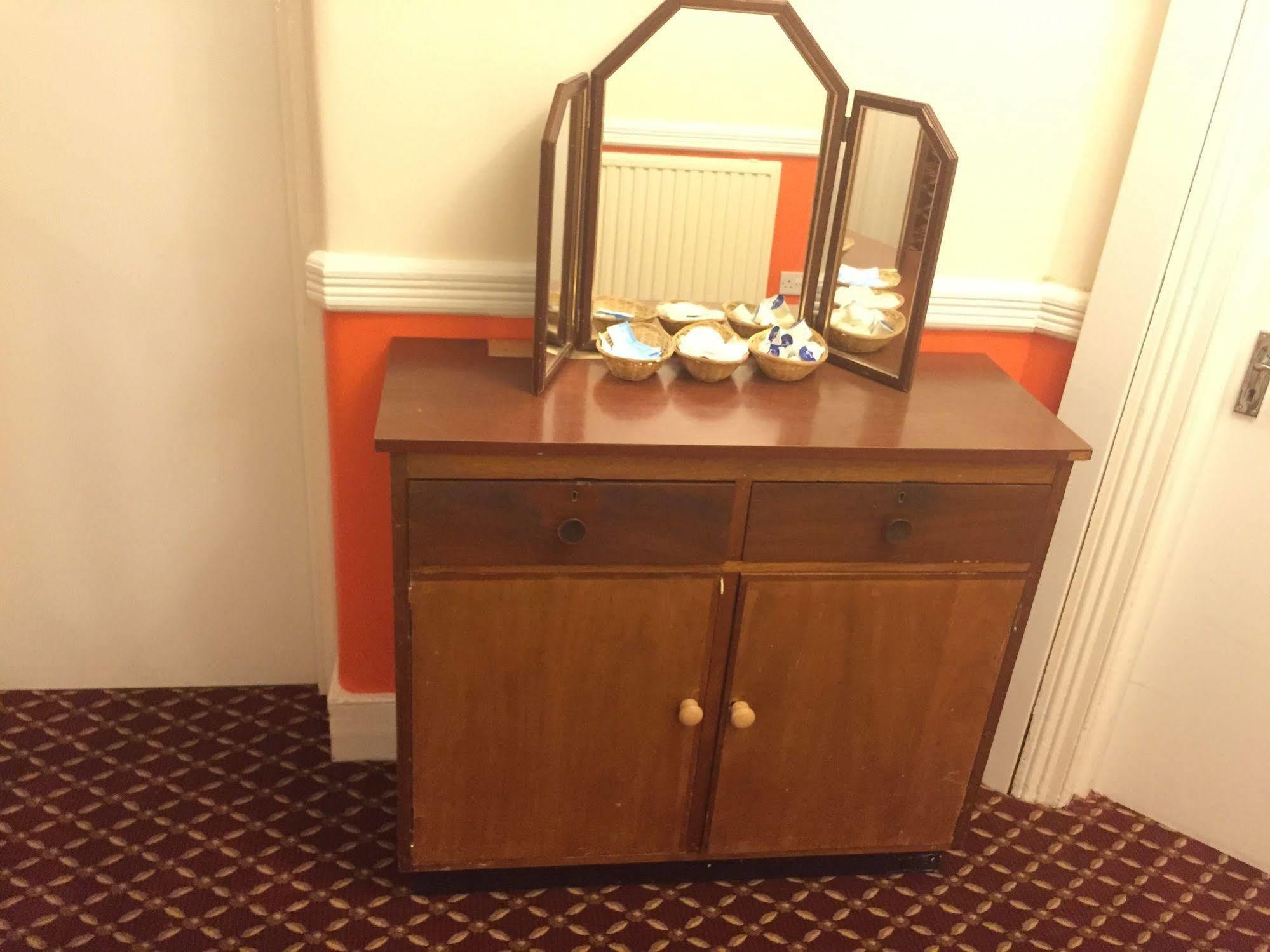 Welbeck Hotel - Close To Beach, Train Station & Southend Airport Екстериор снимка